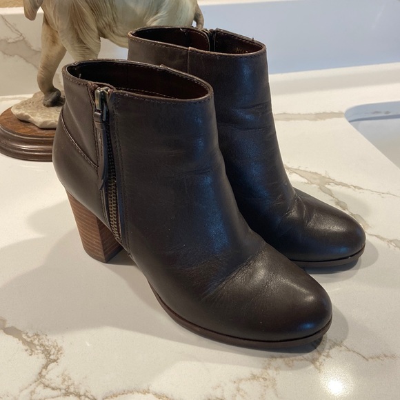 Cole Haan 5.5 Ankle Boots Brown EUC - Picture 1 of 7